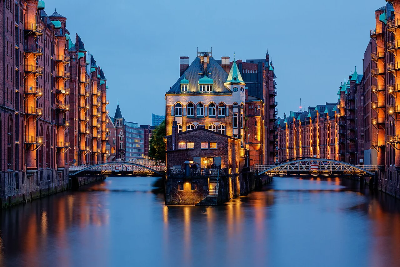 Speicherstadt Hamburg bei Nacht, Brücken und Kanäle, Reisetipps