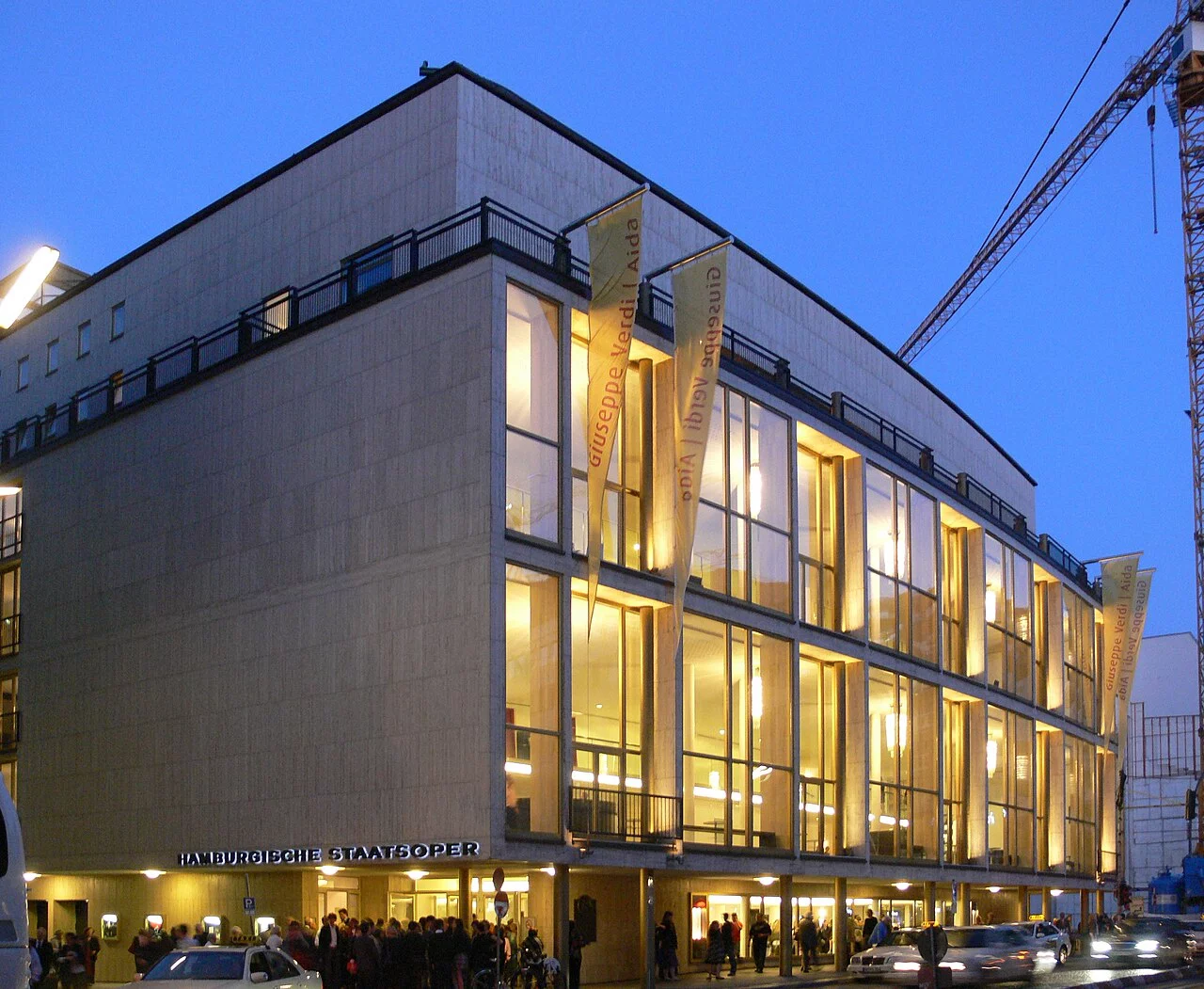 Hamburgische Staatsoper bei Nacht, ein Tipp für Hamburg Reisetipps.